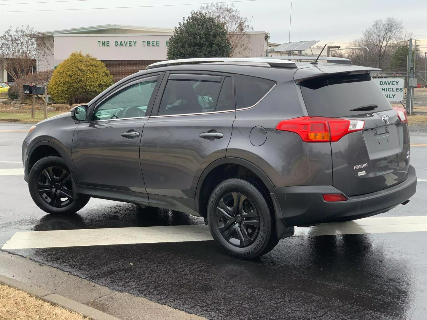 2015 Toyota RAV4 LE photo 11