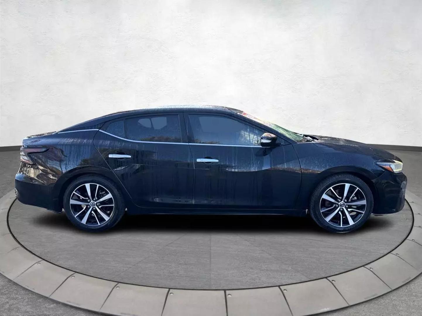 2021 Nissan Maxima SV photo 2