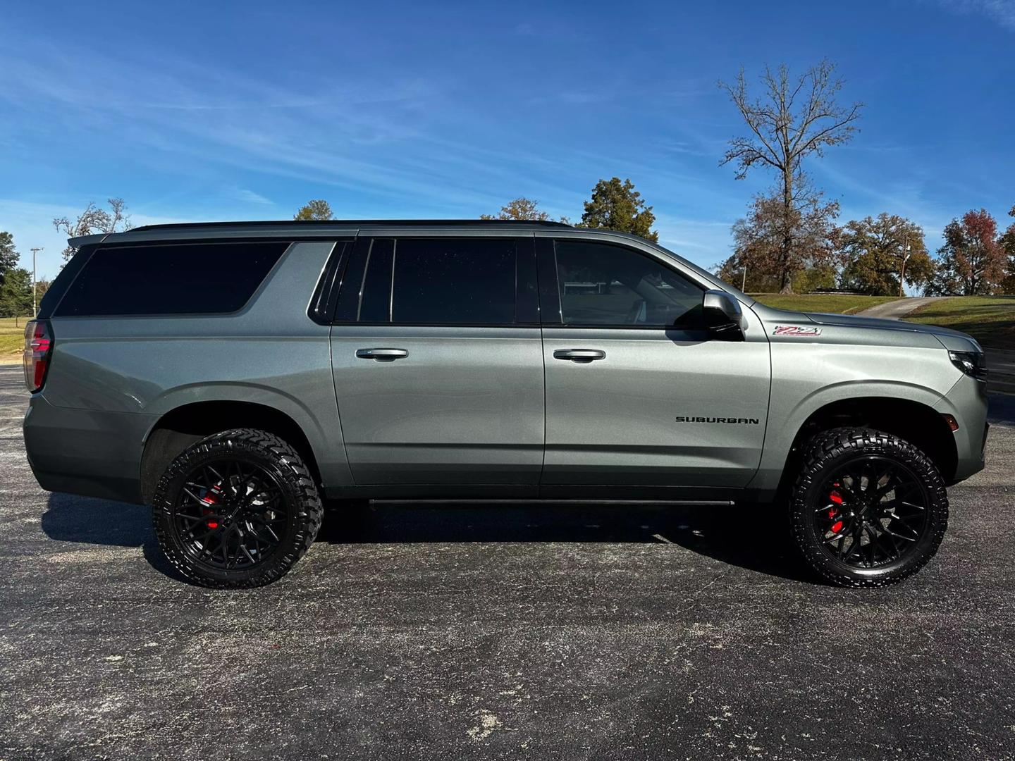 2023 Chevrolet Suburban Z71 photo 7