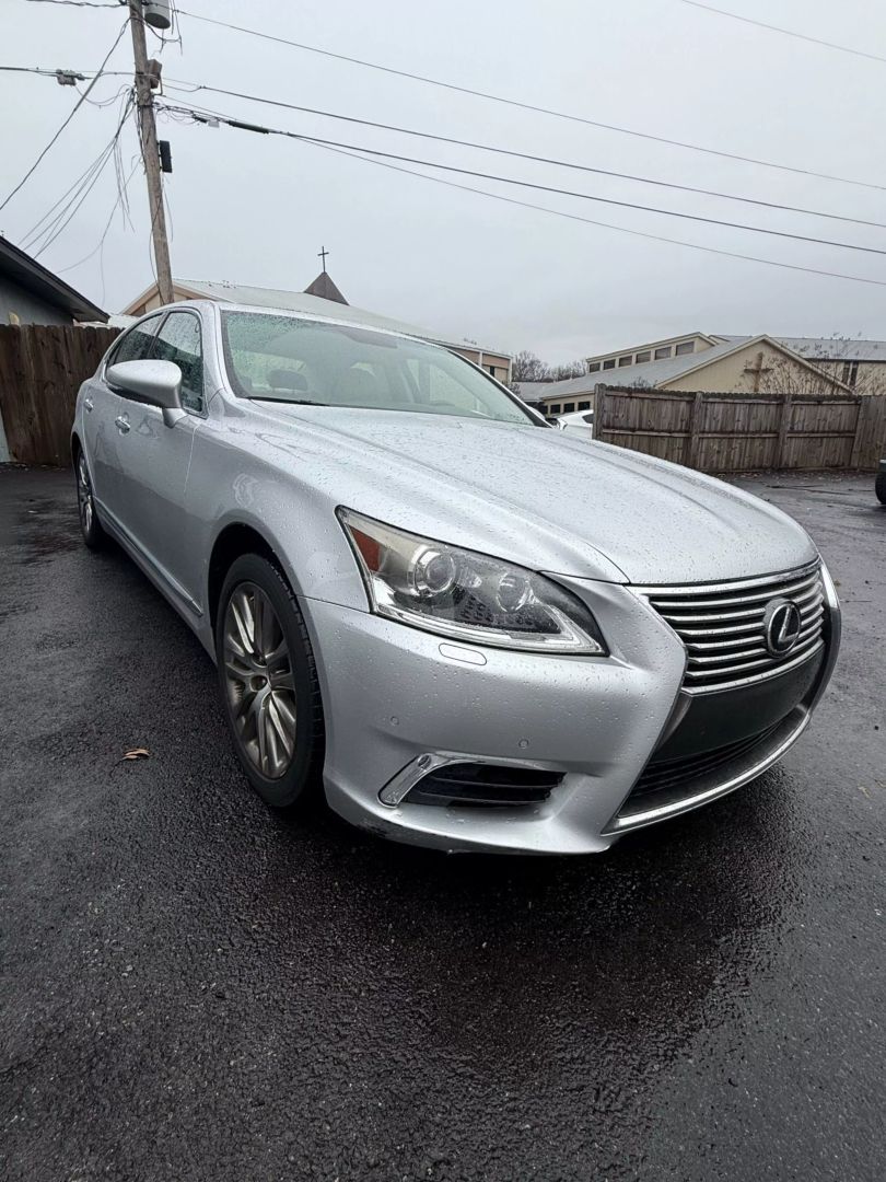 2013 Lexus LS Base photo 3