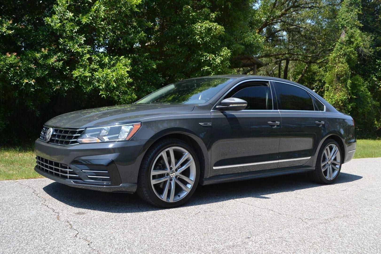 2017 Volkswagen Passat R-Line photo 4