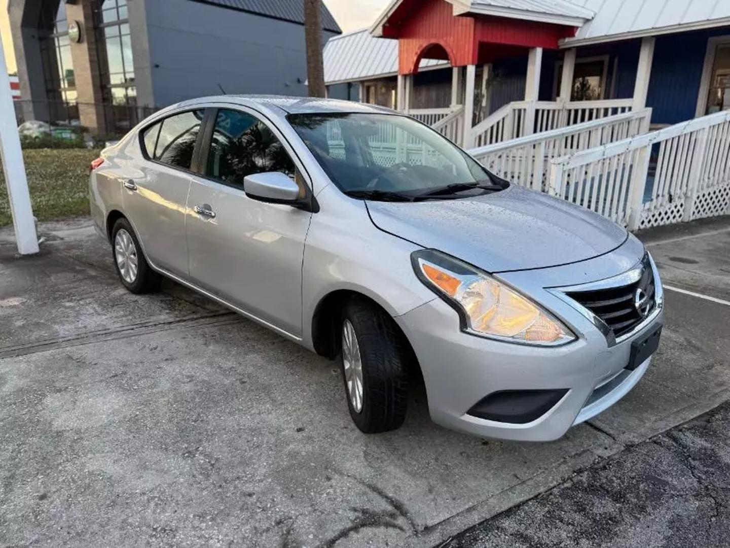 2016 Nissan Versa Sedan SV photo 3