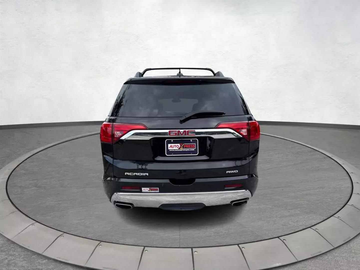 2017 GMC Acadia Denali photo 4