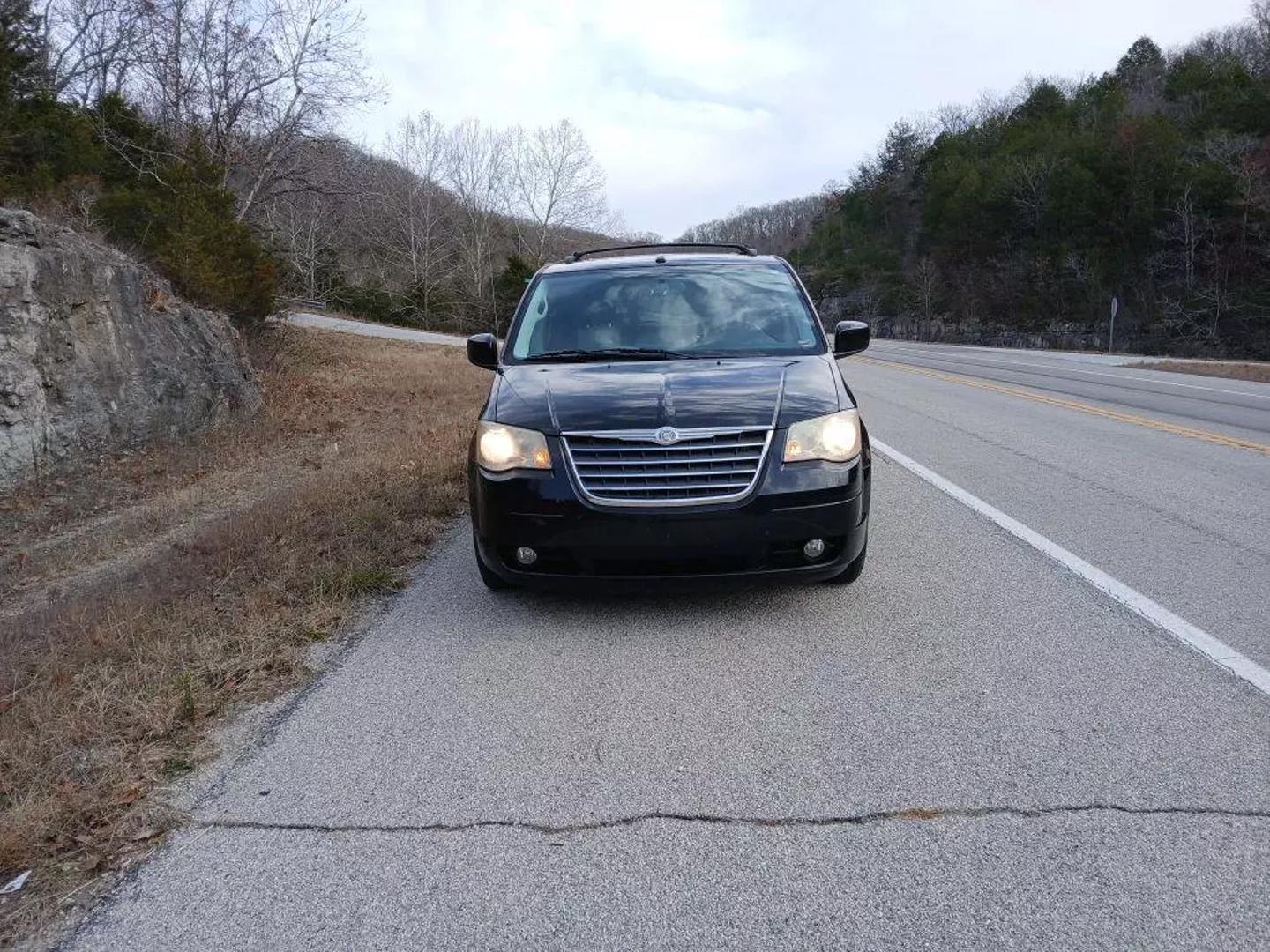 2010 Chrysler Town & Country Touring Plus photo 8