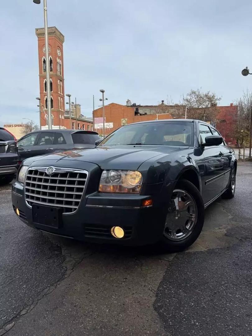 2005 Chrysler 300 Touring photo 3