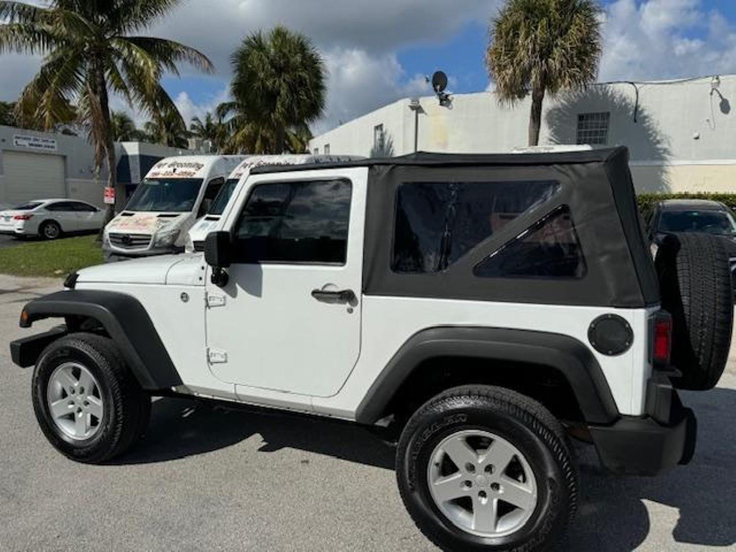 2015 Jeep Wrangler Sahara photo 10