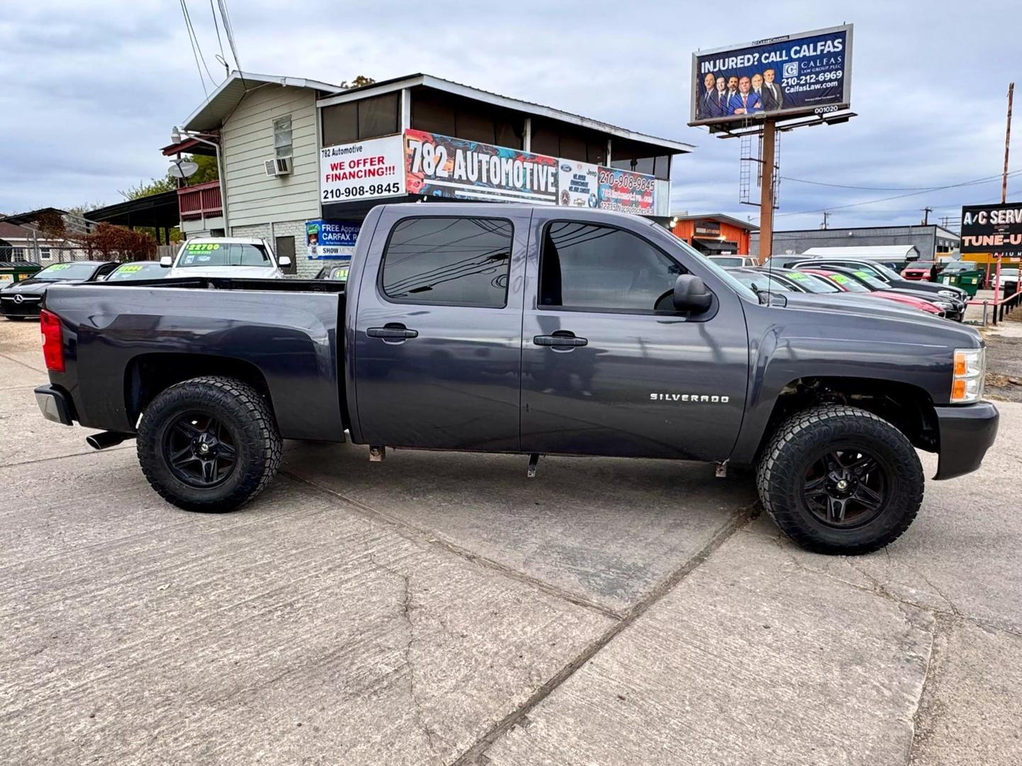 2011 Chevrolet Silverado 1500 LT photo 3