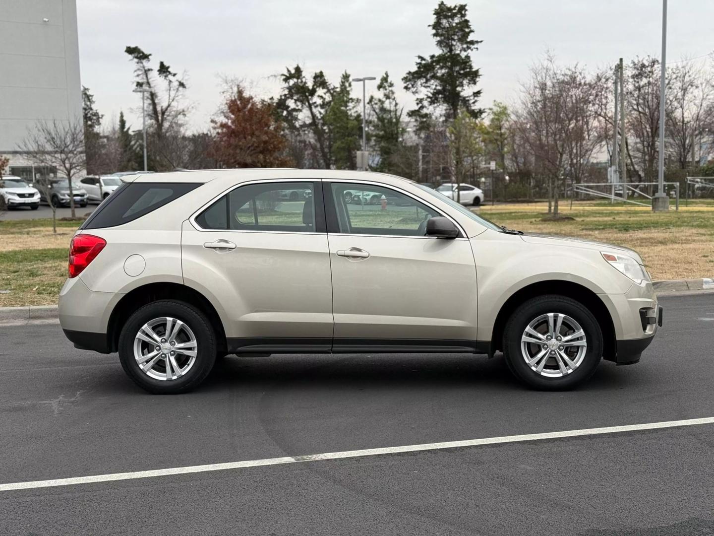 2013 Chevrolet Equinox LS photo 3