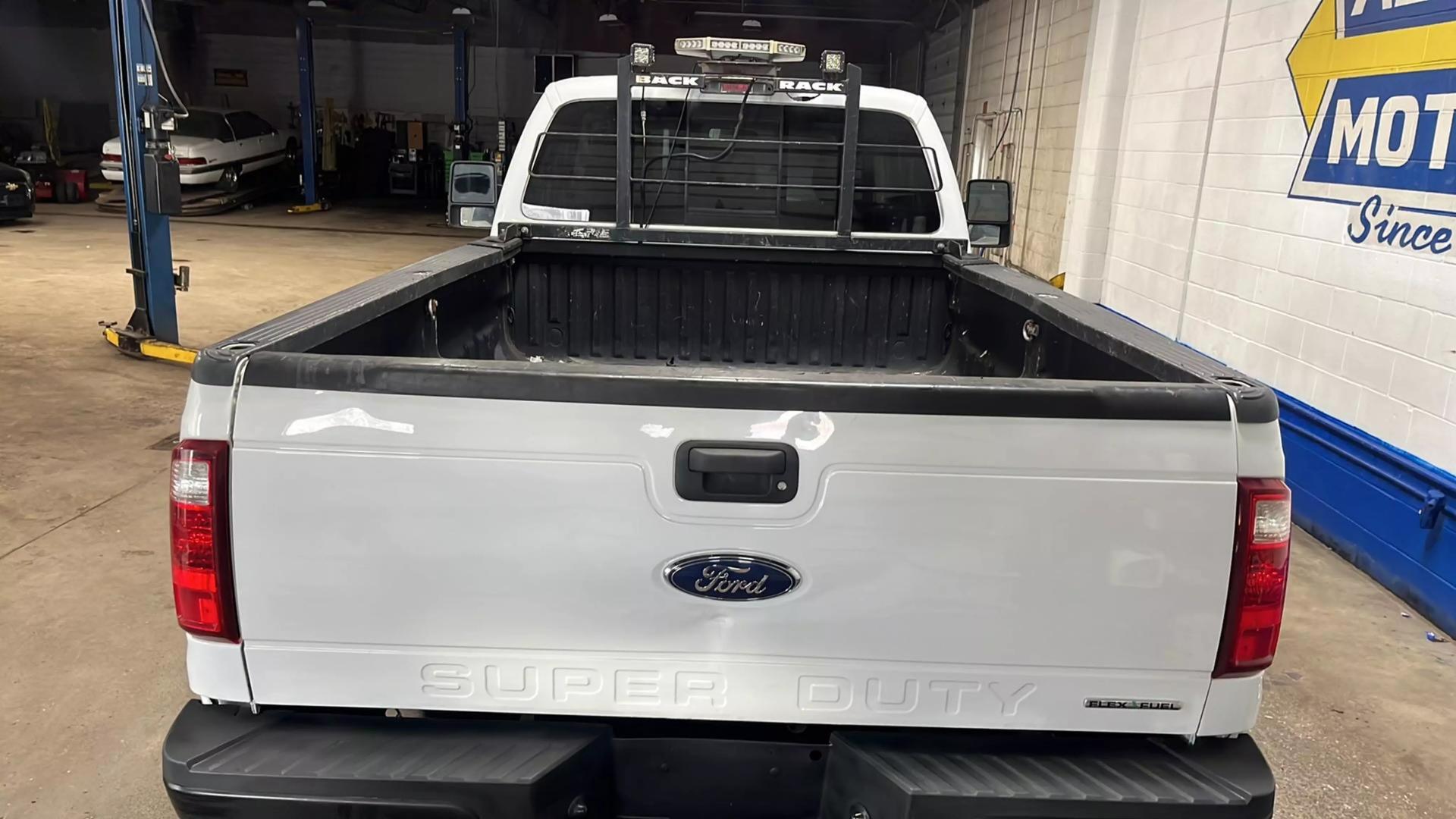 2014 Ford F-350 Super Duty XL photo 3