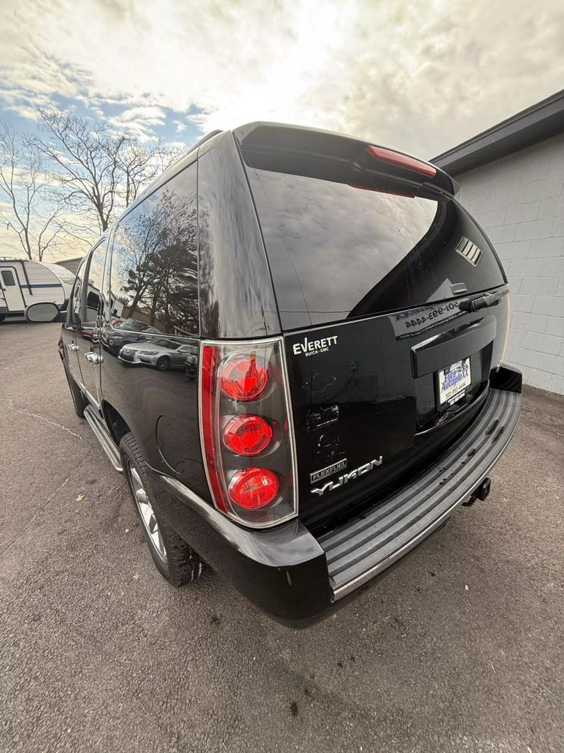 2012 GMC Yukon Denali photo 6