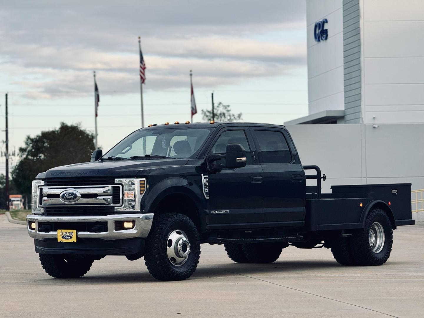 Ford F-350 Super Duty's photo