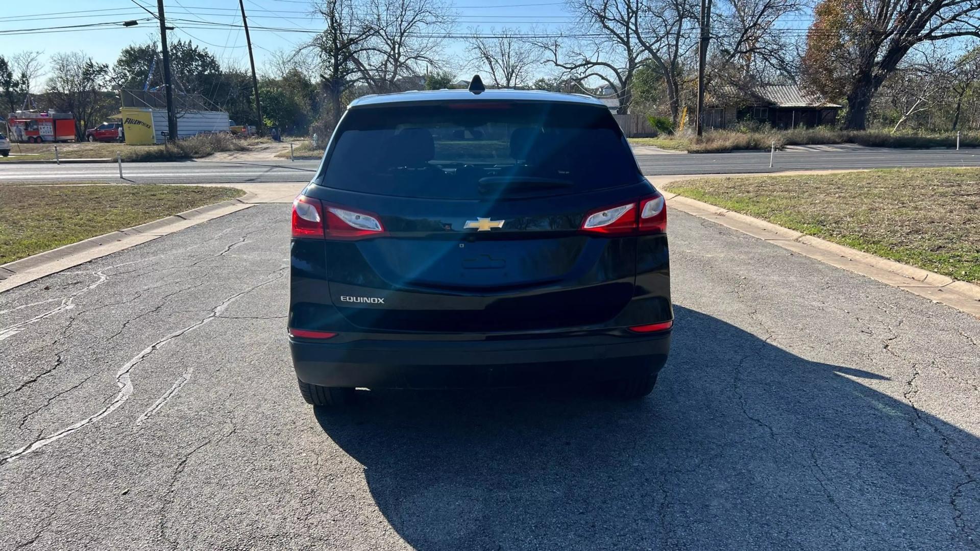 2019 Chevrolet Equinox LS photo 4