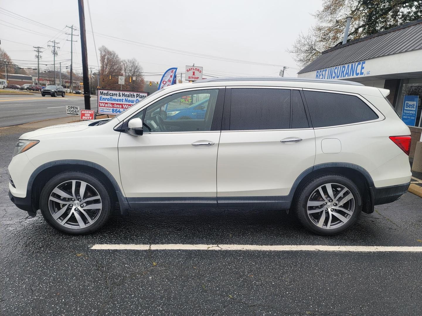 2017 Honda Pilot Touring photo 2