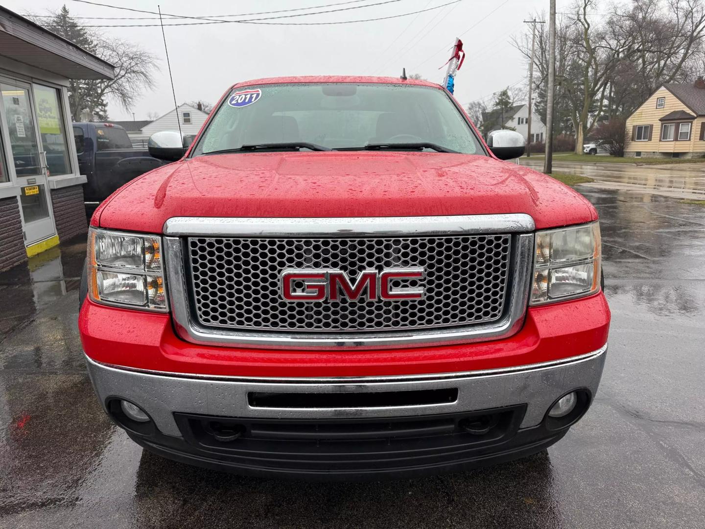 2011 GMC Sierra 1500 SLE photo 2