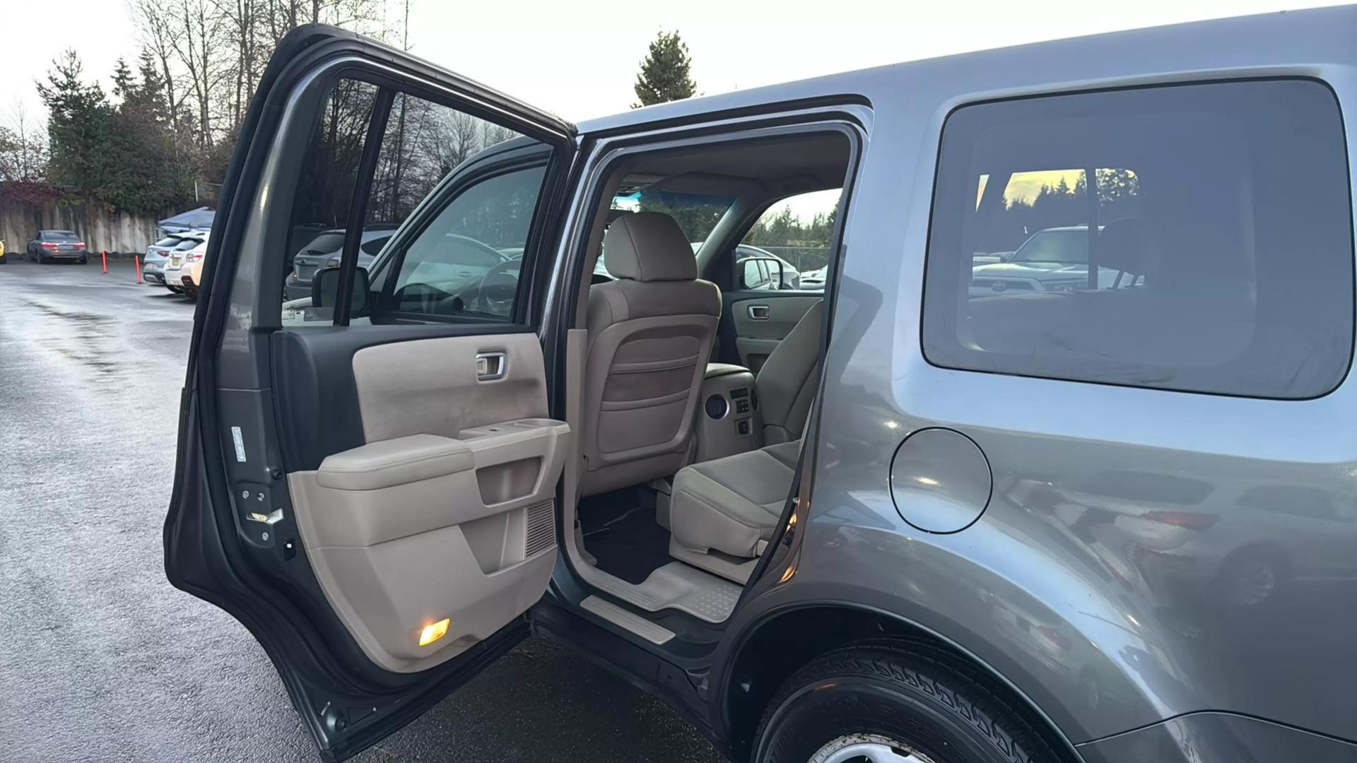 2009 Honda Pilot LX photo 23