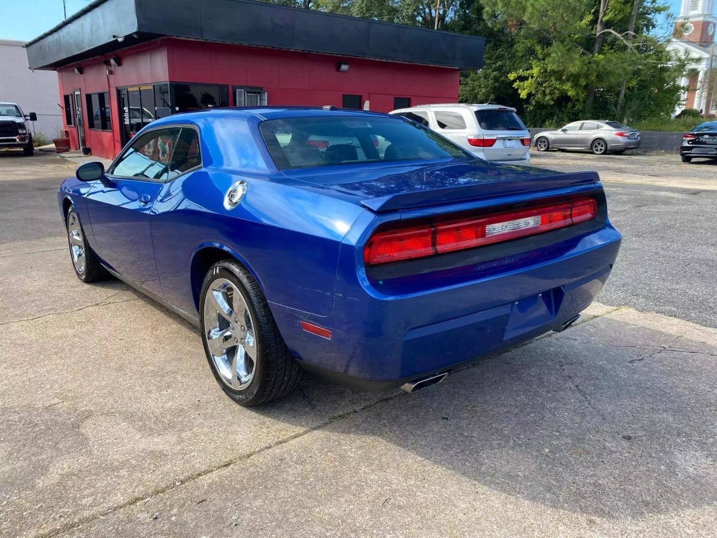 2012 Dodge Challenger SXT photo 6