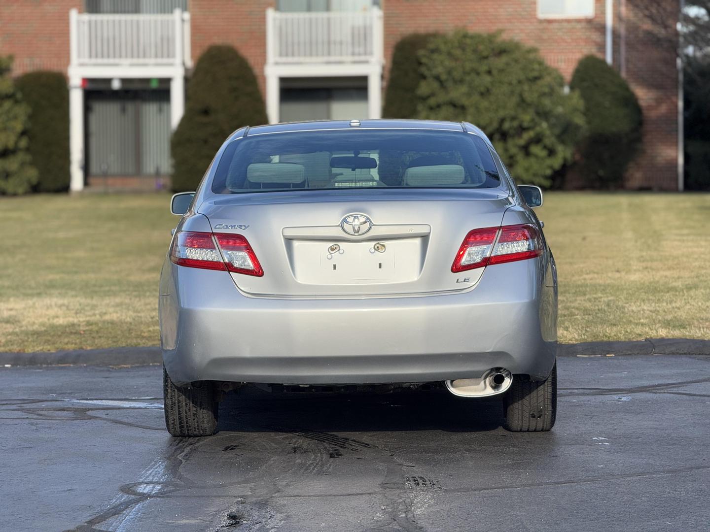 2011 Toyota Camry LE photo 7