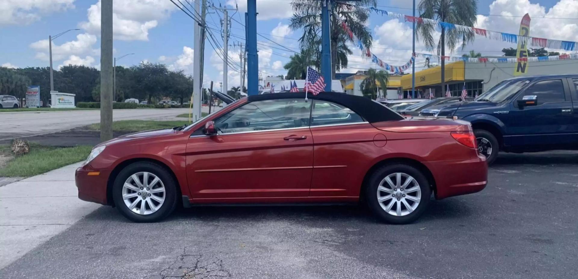 2010 Chrysler Sebring Touring photo 9