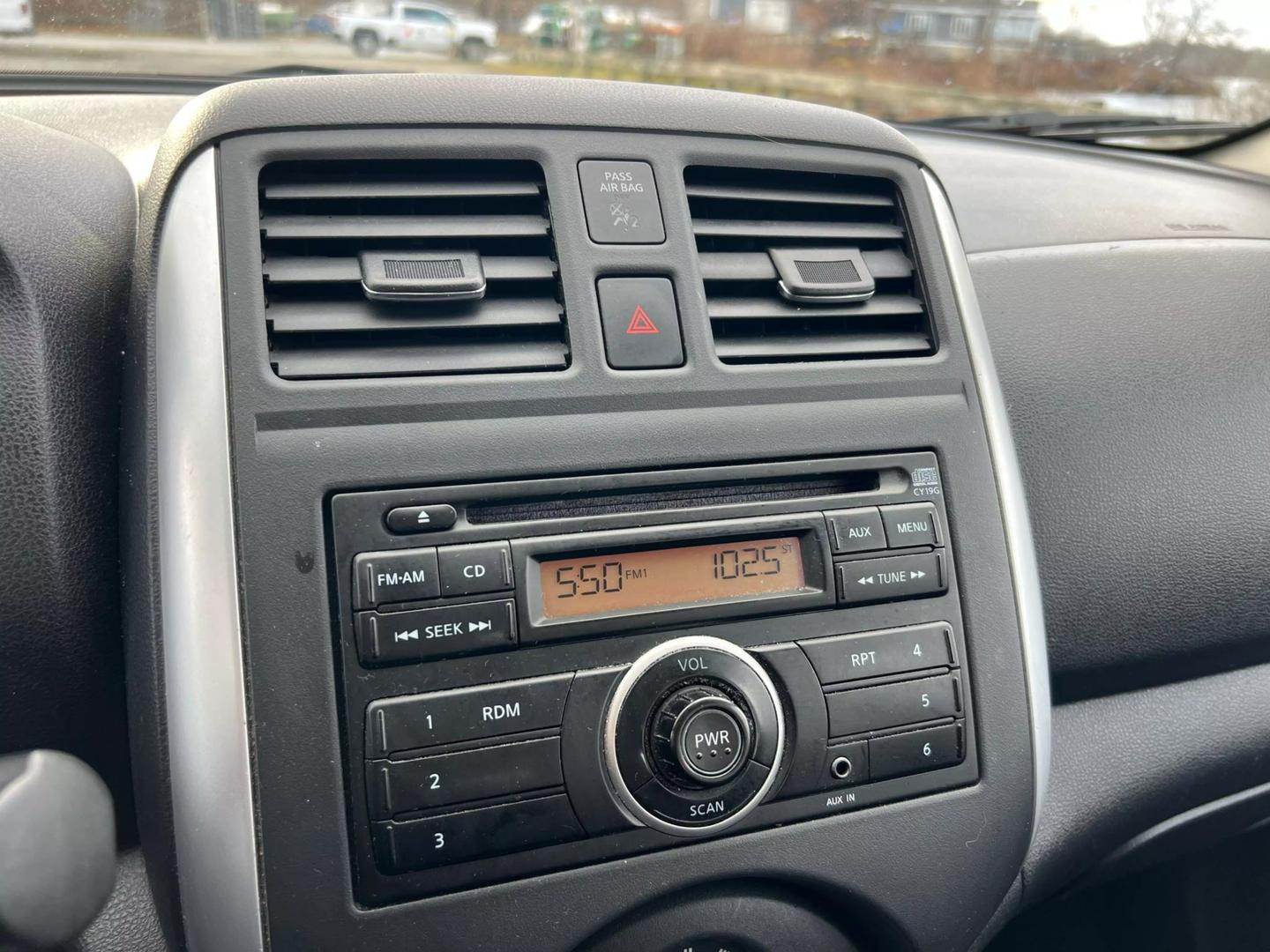 2014 Nissan Versa Sedan SV photo 15