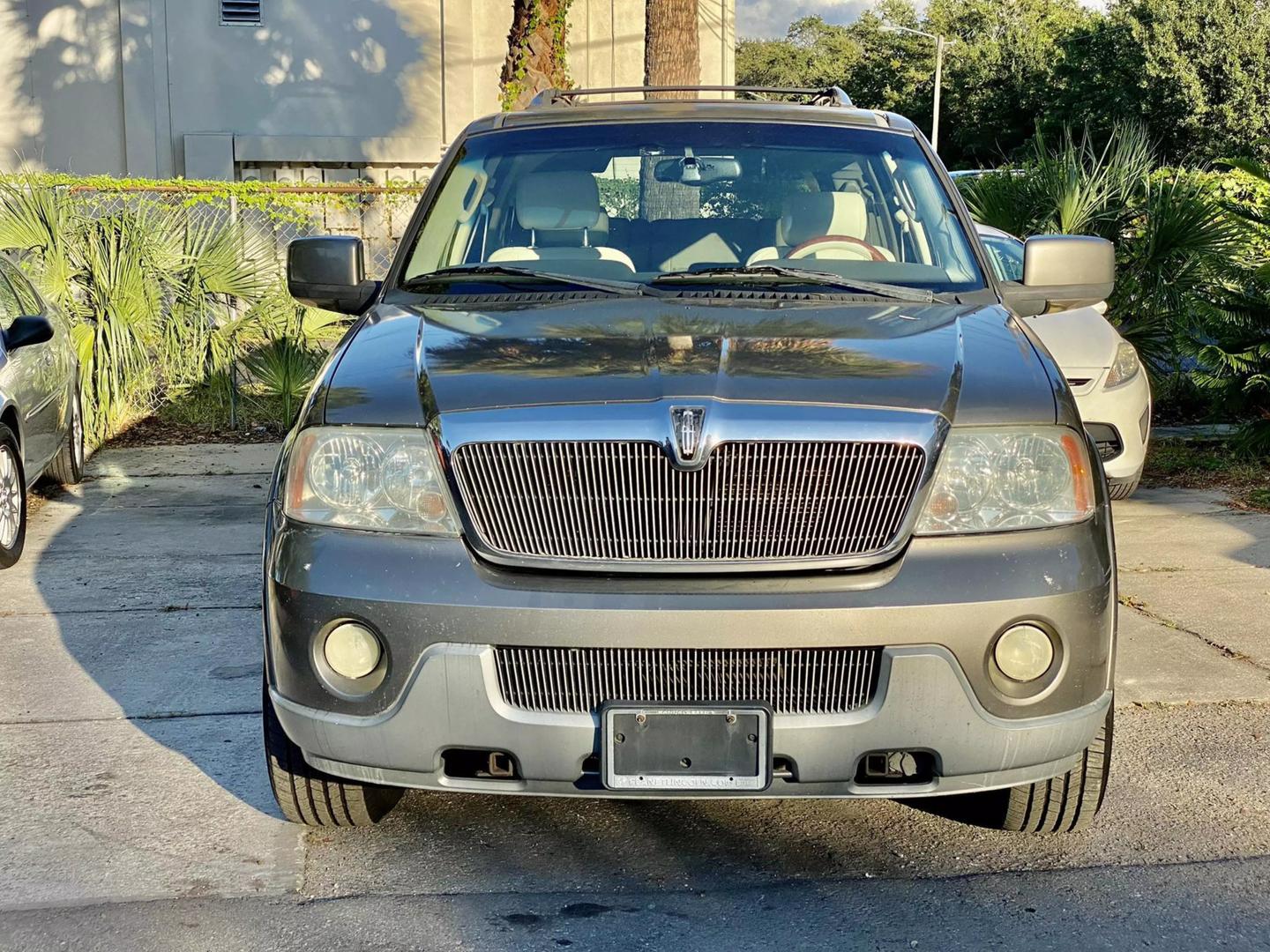 2004 Lincoln Navigator null photo 34