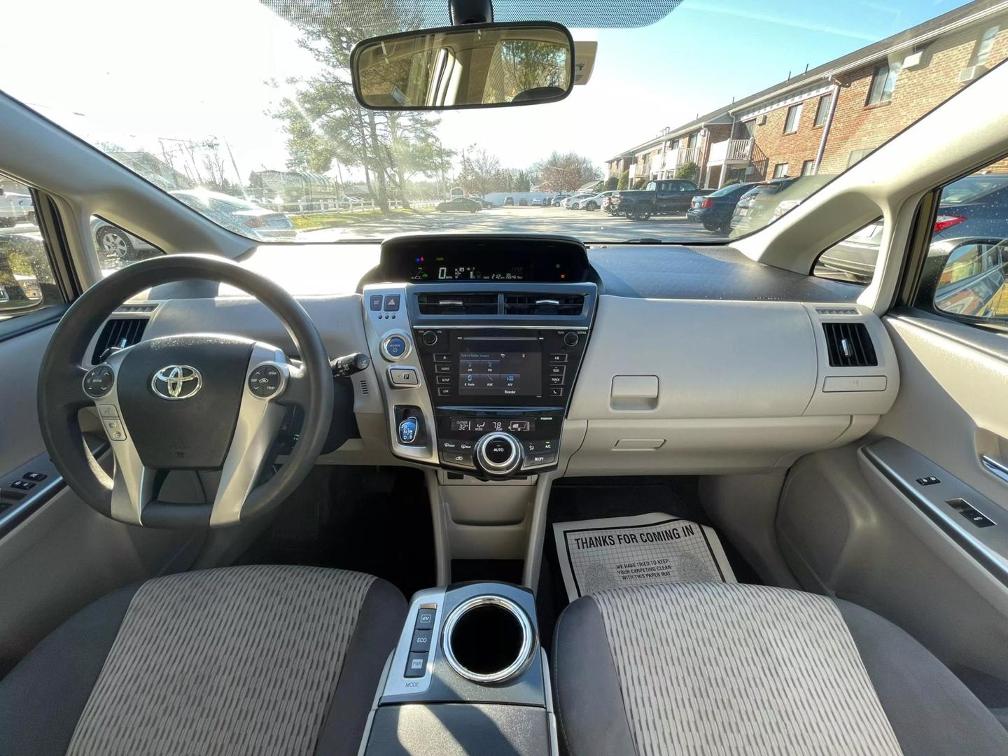 2016 Toyota Prius v Five photo 15