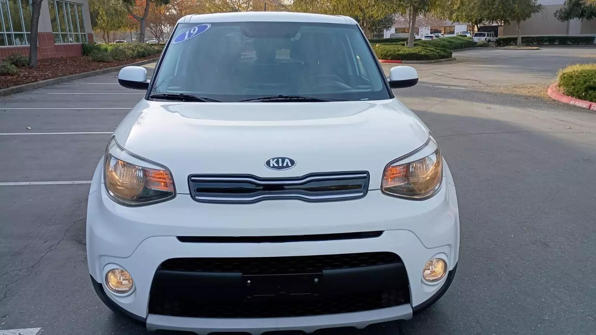 2019 Kia Soul + photo 2