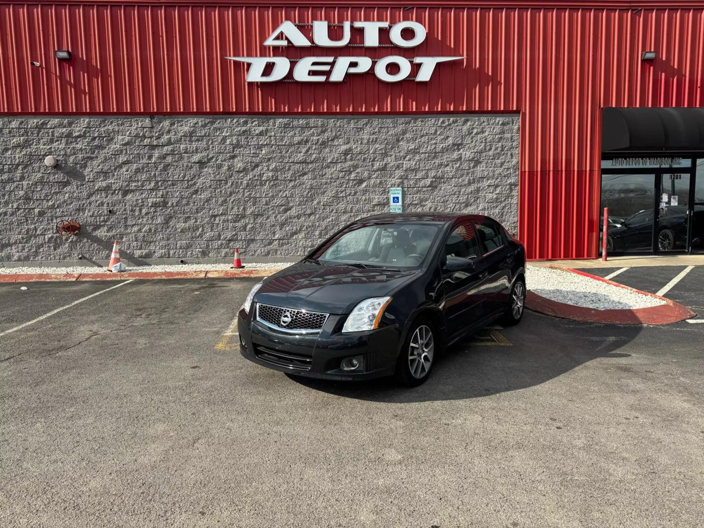 2009 Nissan Sentra SE-R photo 1