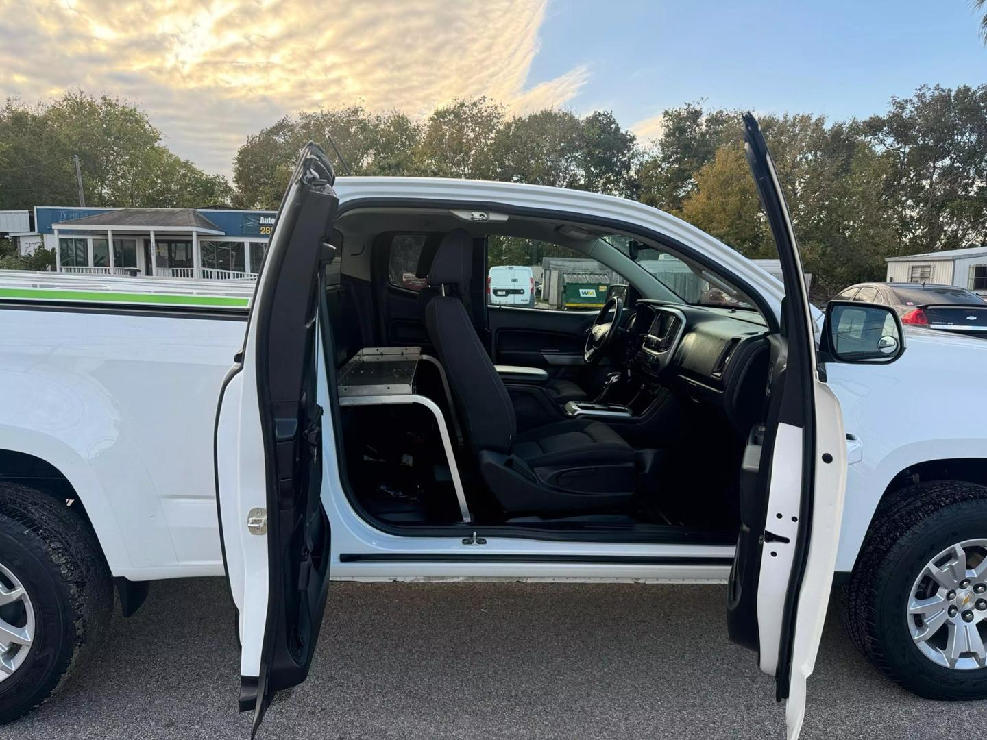 2022 Chevrolet Colorado LT photo 16