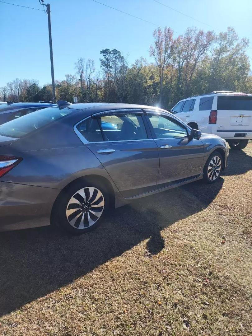 2017 Honda Accord Hybrid Touring photo 4