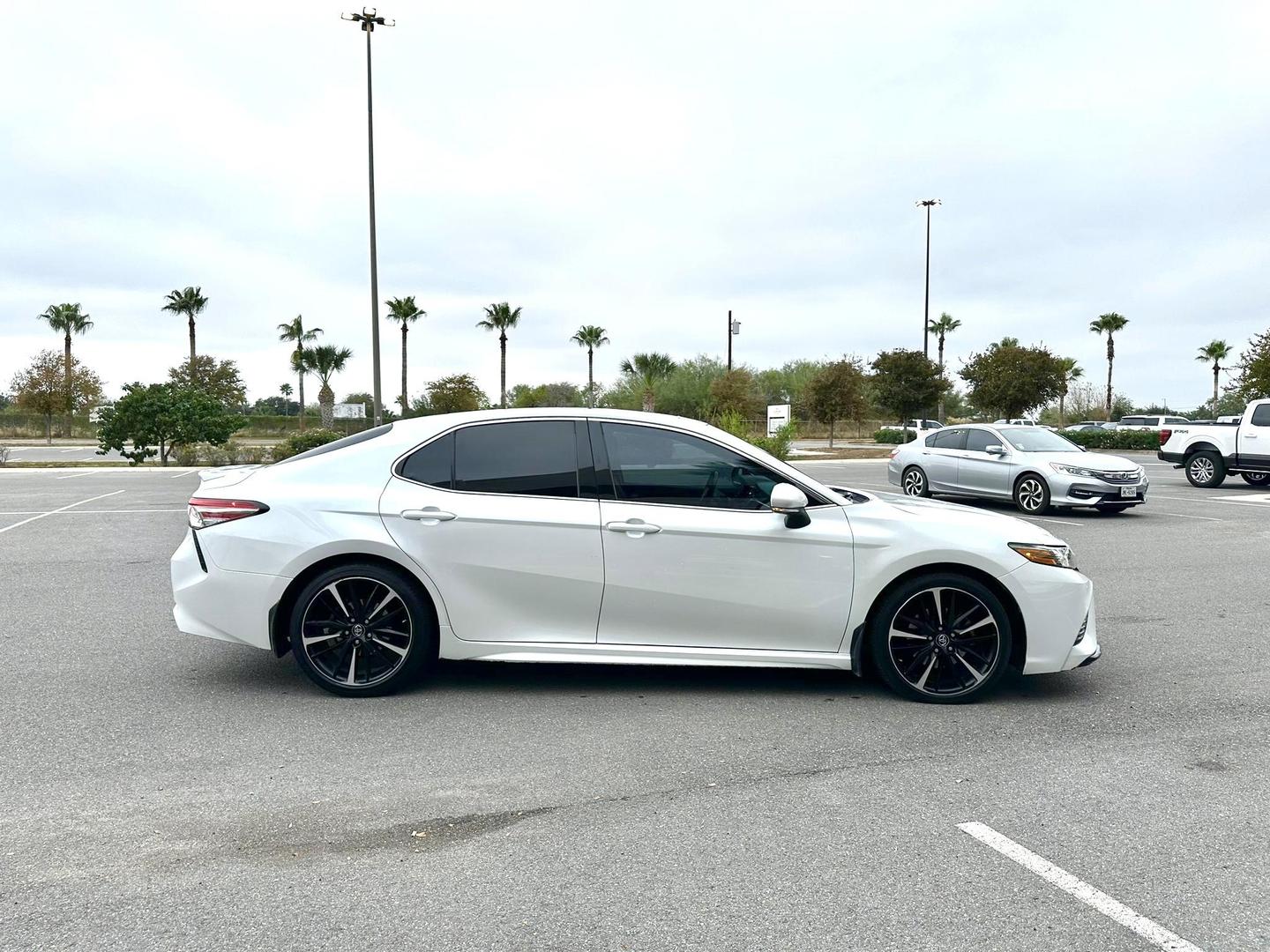 2018 Toyota Camry XSE photo 3