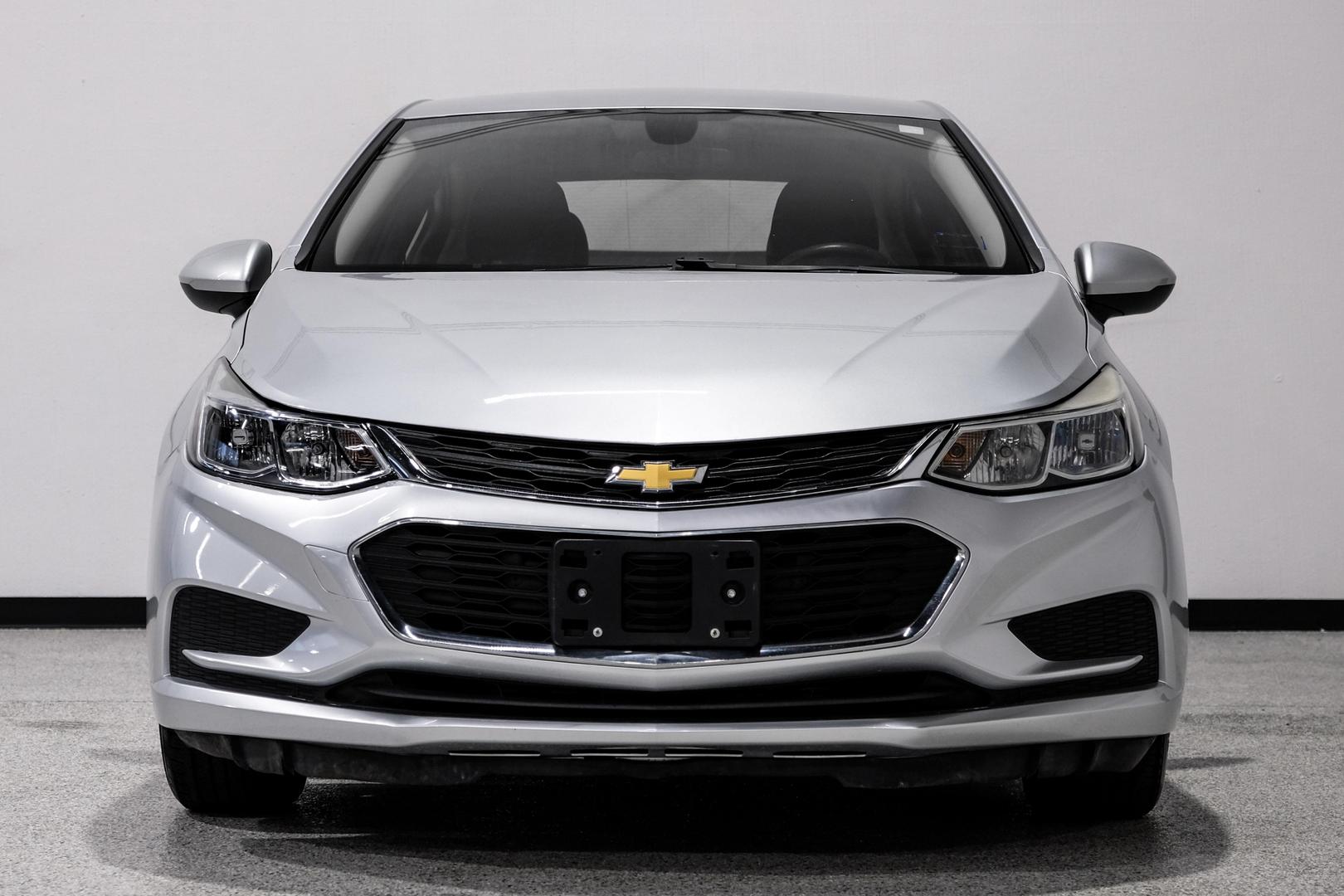 2017 Chevrolet Cruze LS photo 3