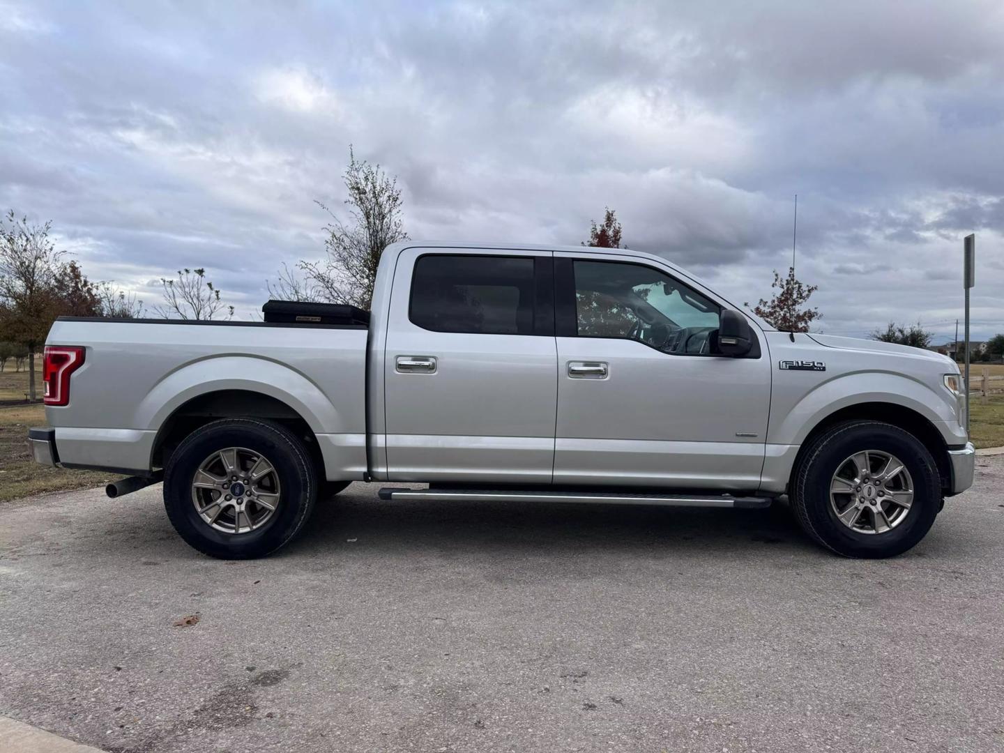 2015 Ford F-150 XLT photo 6