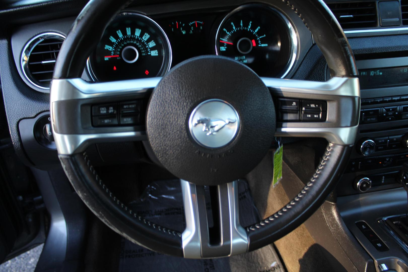 2013 Ford Mustang V6 photo 22