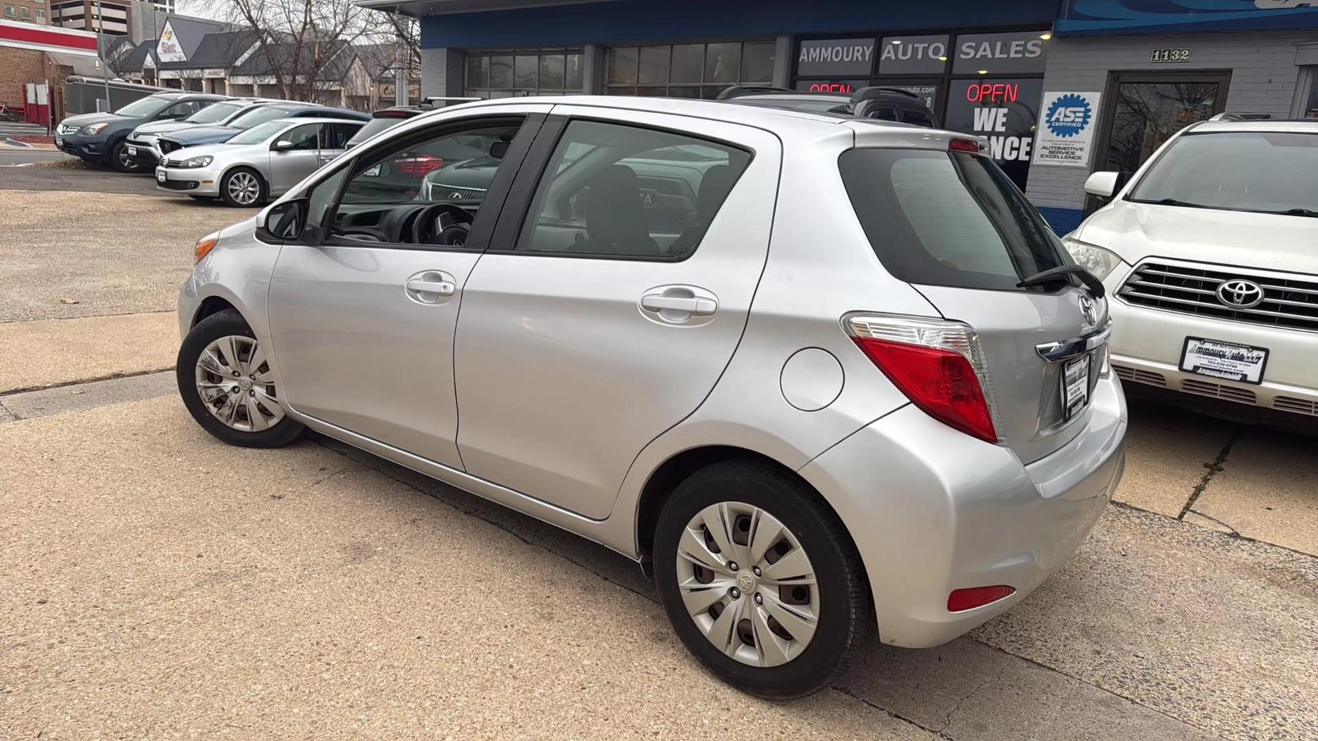 2012 Toyota Yaris L photo 11