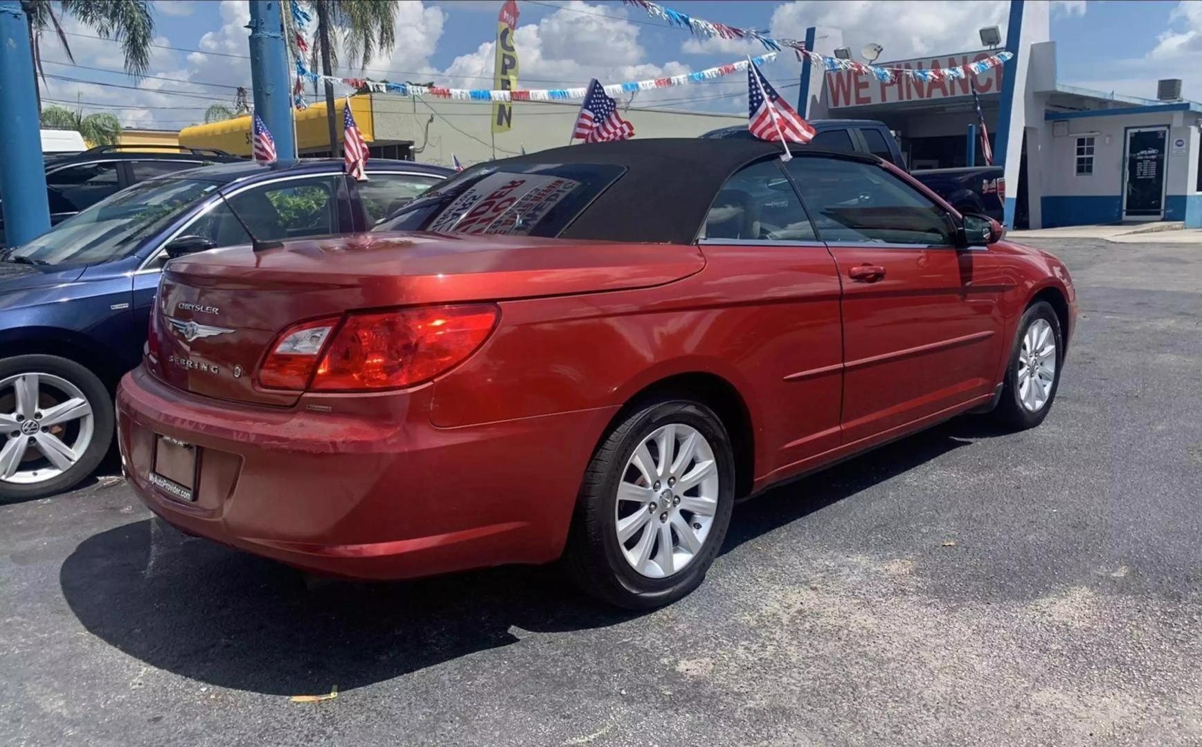 2010 Chrysler Sebring Touring photo 4