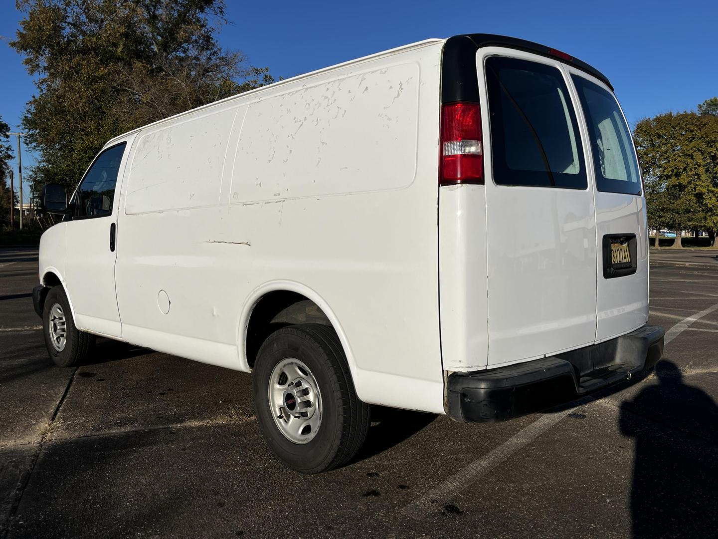 2017 GMC Savana Cargo Work Van photo 2