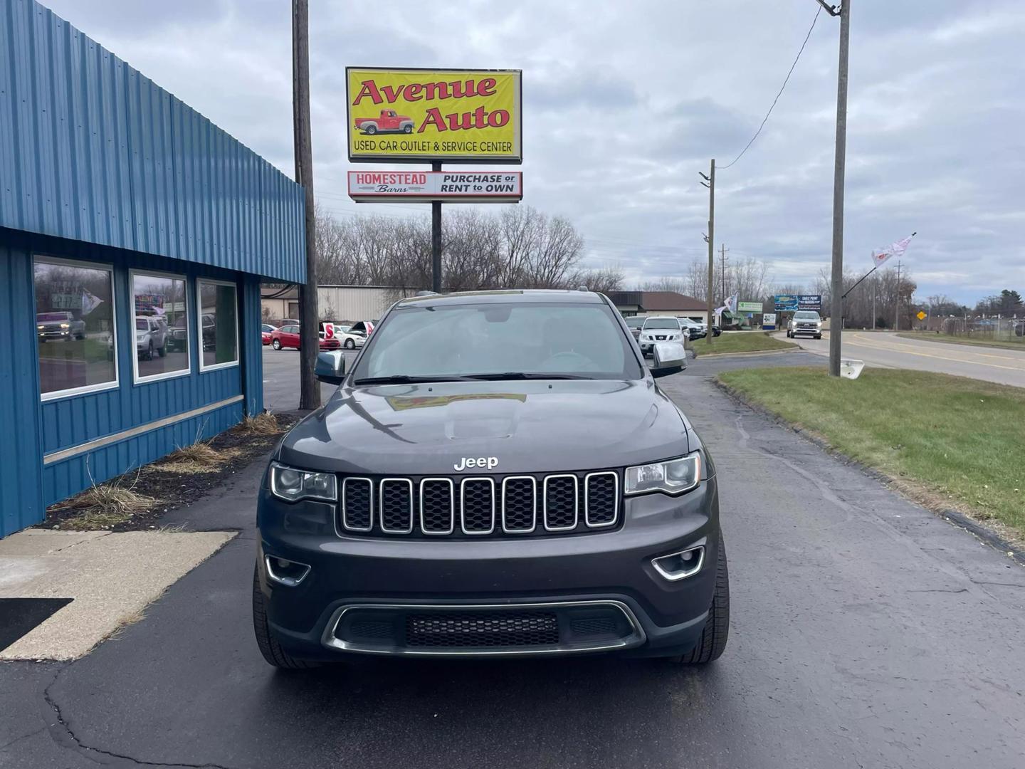 2017 Jeep Grand Cherokee Limited photo 2