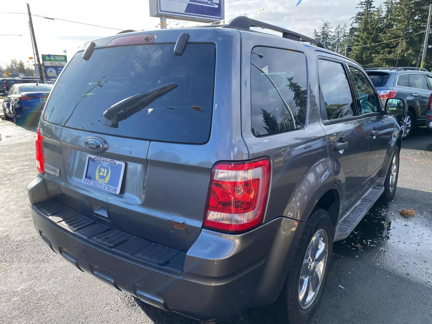 2010 Ford Escape XLT photo 5