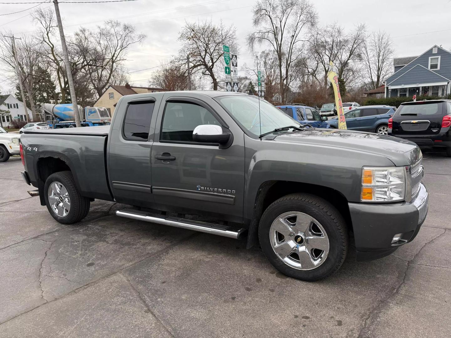 2011 Chevrolet Silverado 1500 LT photo 3