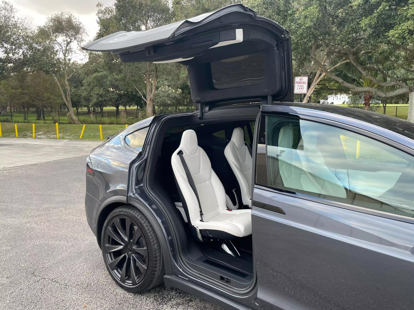 2023 Tesla Model X Long Range photo 21