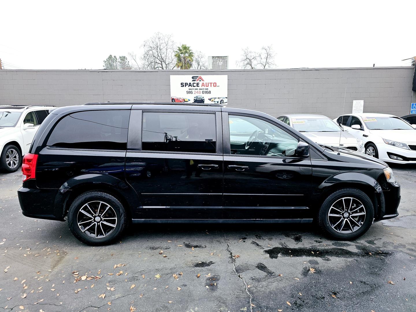 2016 Dodge Grand Caravan R/T photo 8