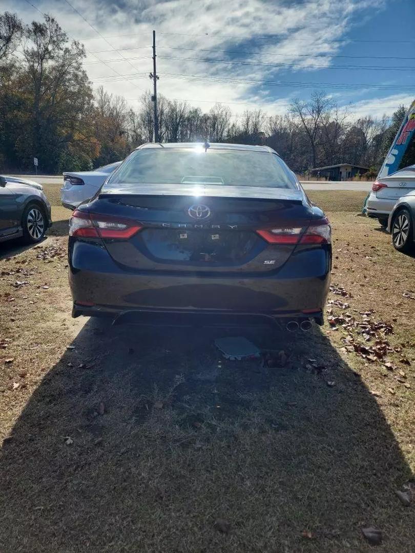 2021 Toyota Camry SE photo 3