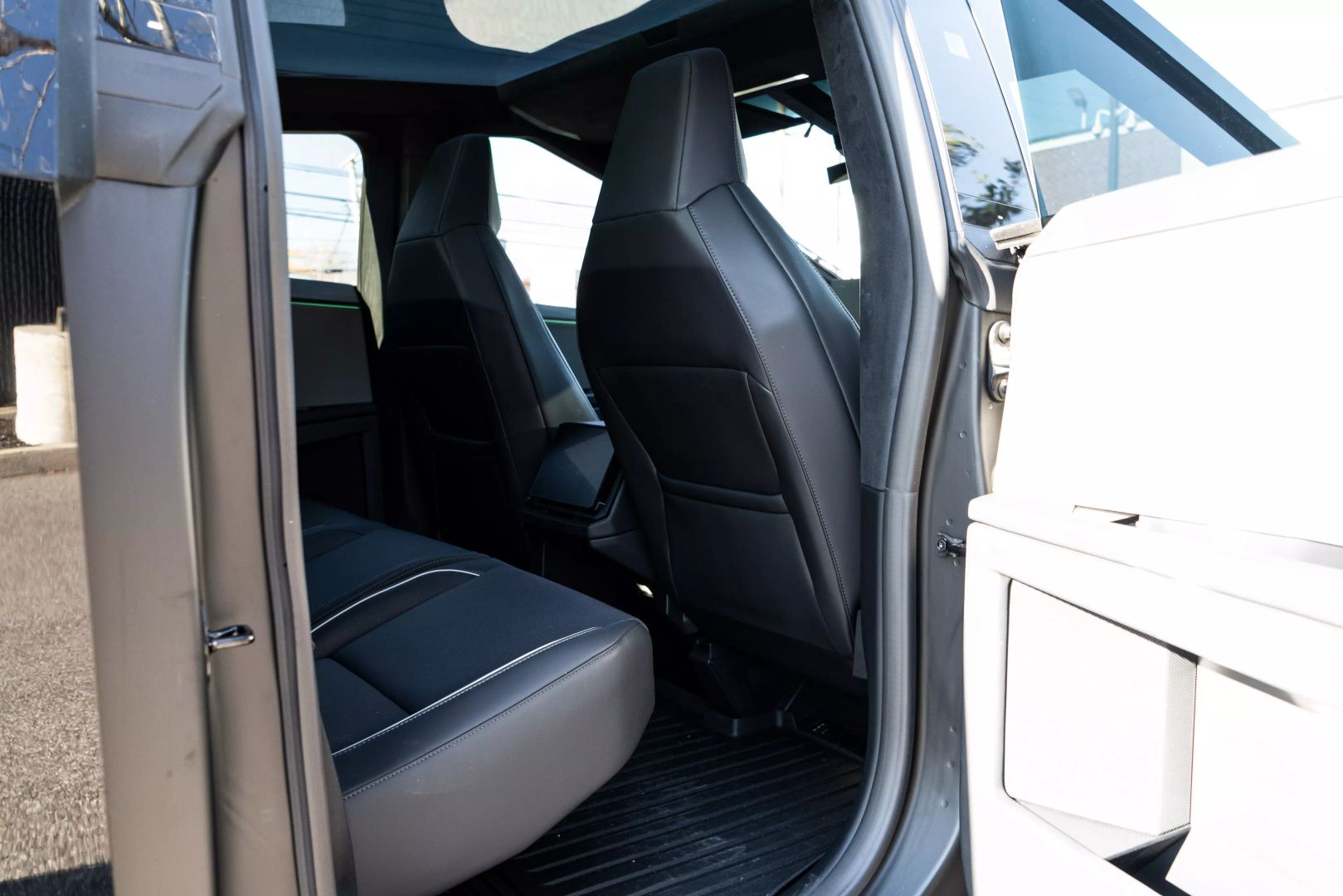 2024 Tesla Cybertruck - Image 51