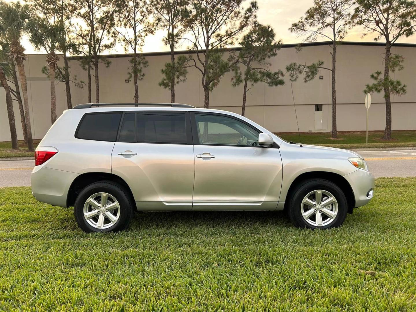 2008 Toyota Highlander Base photo 7