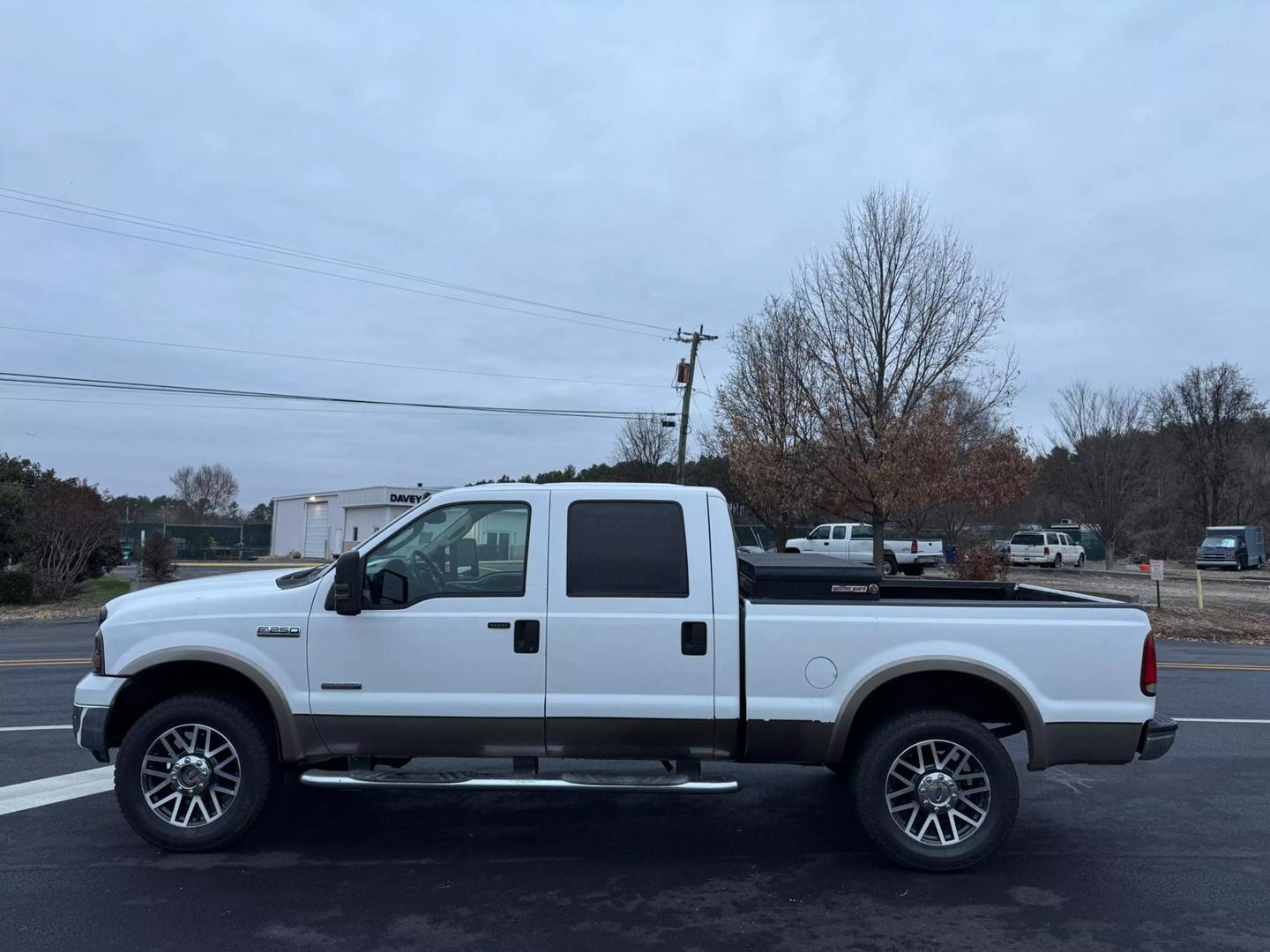 2005 Ford F-250 Super Duty Lariat photo 10