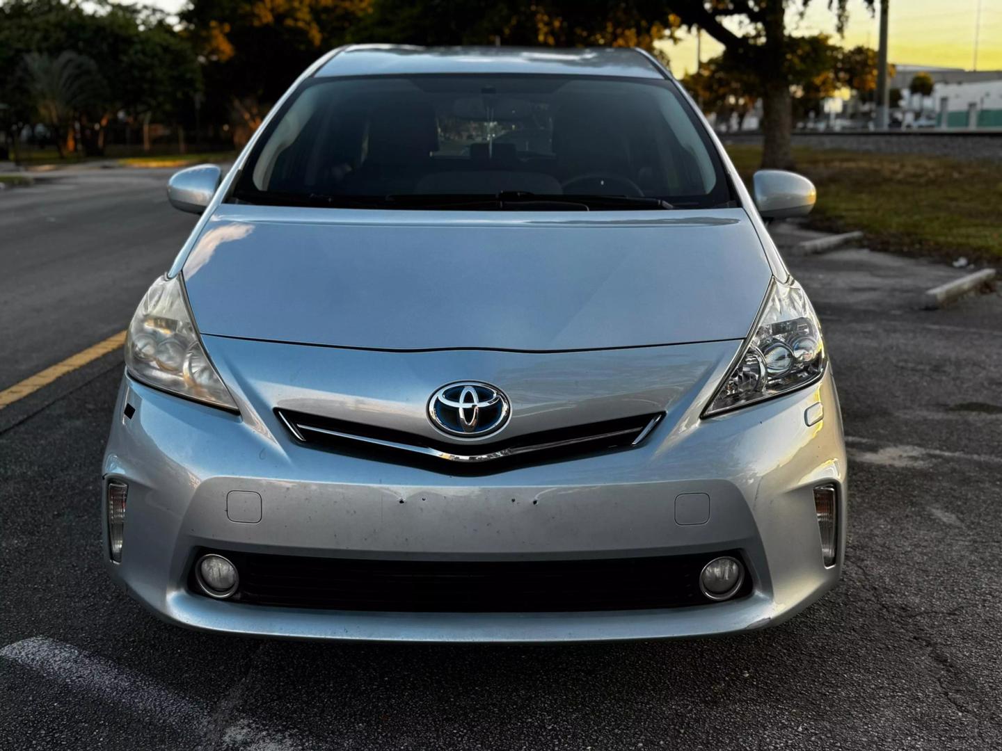 2012 Toyota Prius v Three photo 2