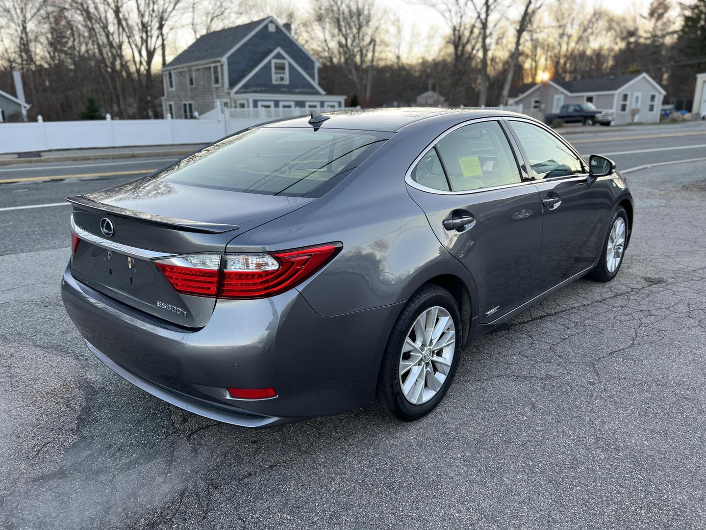 2014 Lexus ES 300h photo 5