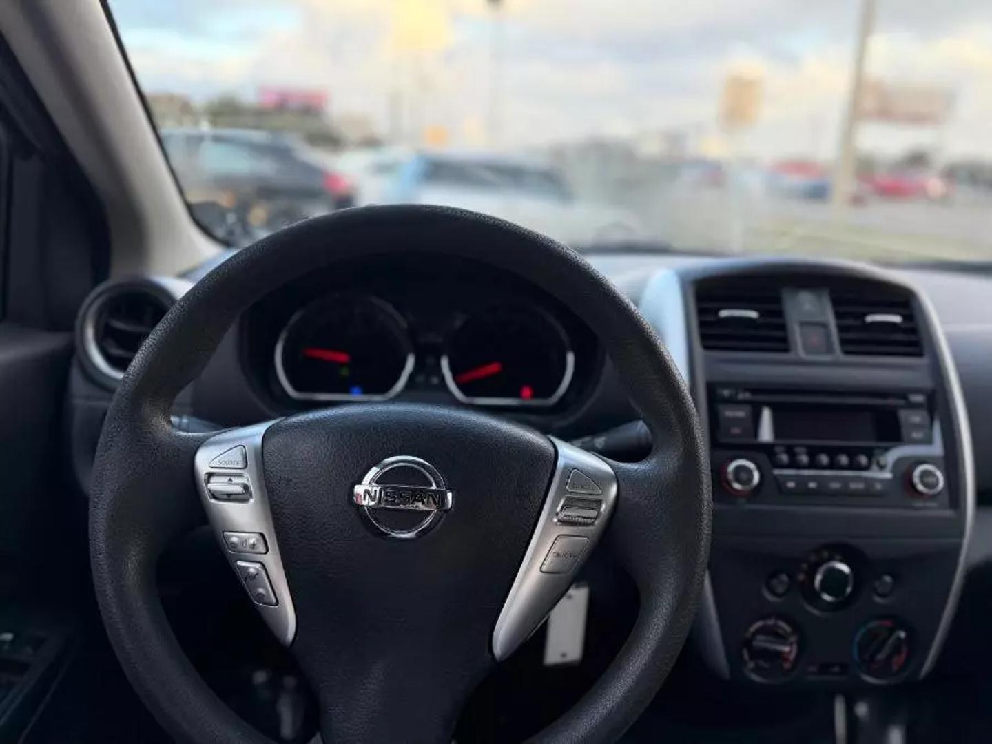 2016 Nissan Versa Sedan SV photo 11