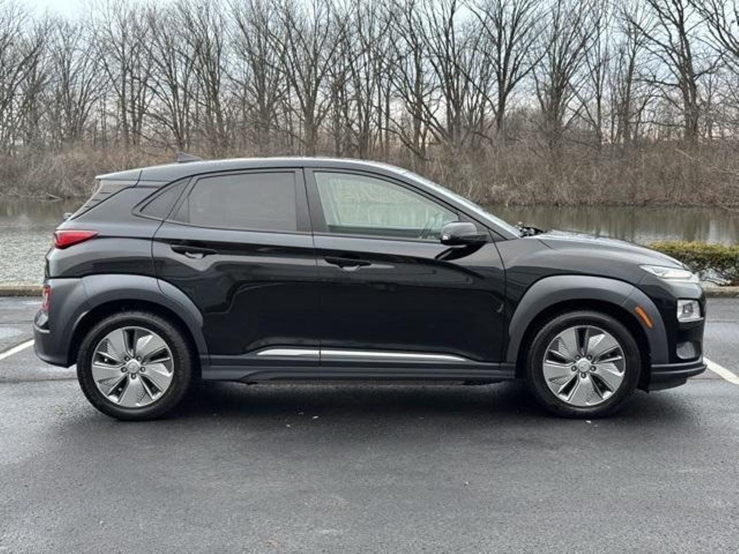 2021 Hyundai Kona EV Ultimate photo 3