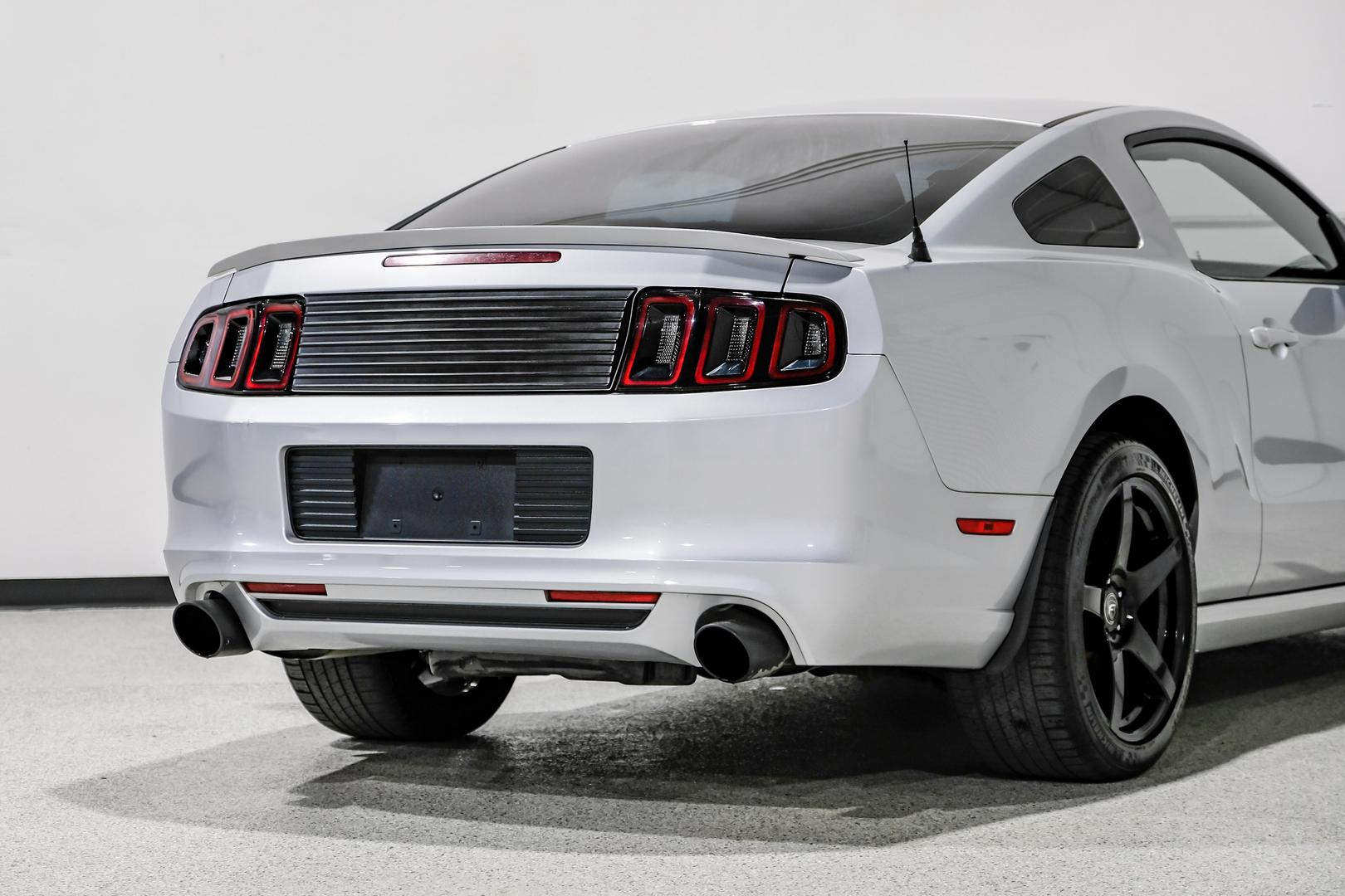 2013 Ford Mustang GT photo 12